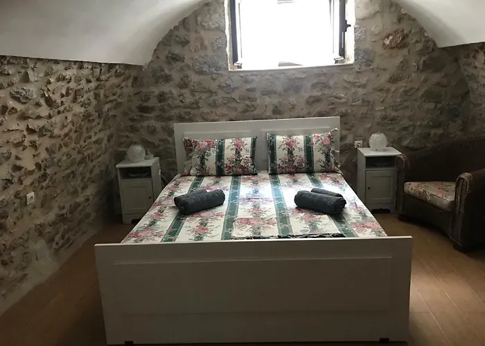 Stonehouse In Mani Penisula